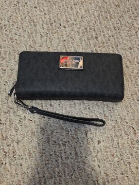 Michael Kors Black Zip-Around Jet Set Wristlet Wallet